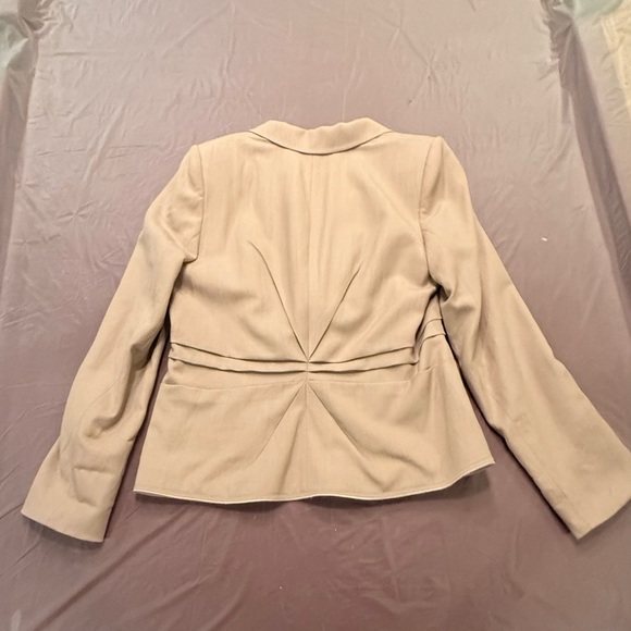 Escada Linen Cream Pleat back Blazer/Jacket Size 44/XL MSRP $325 - Picture 3 of 15